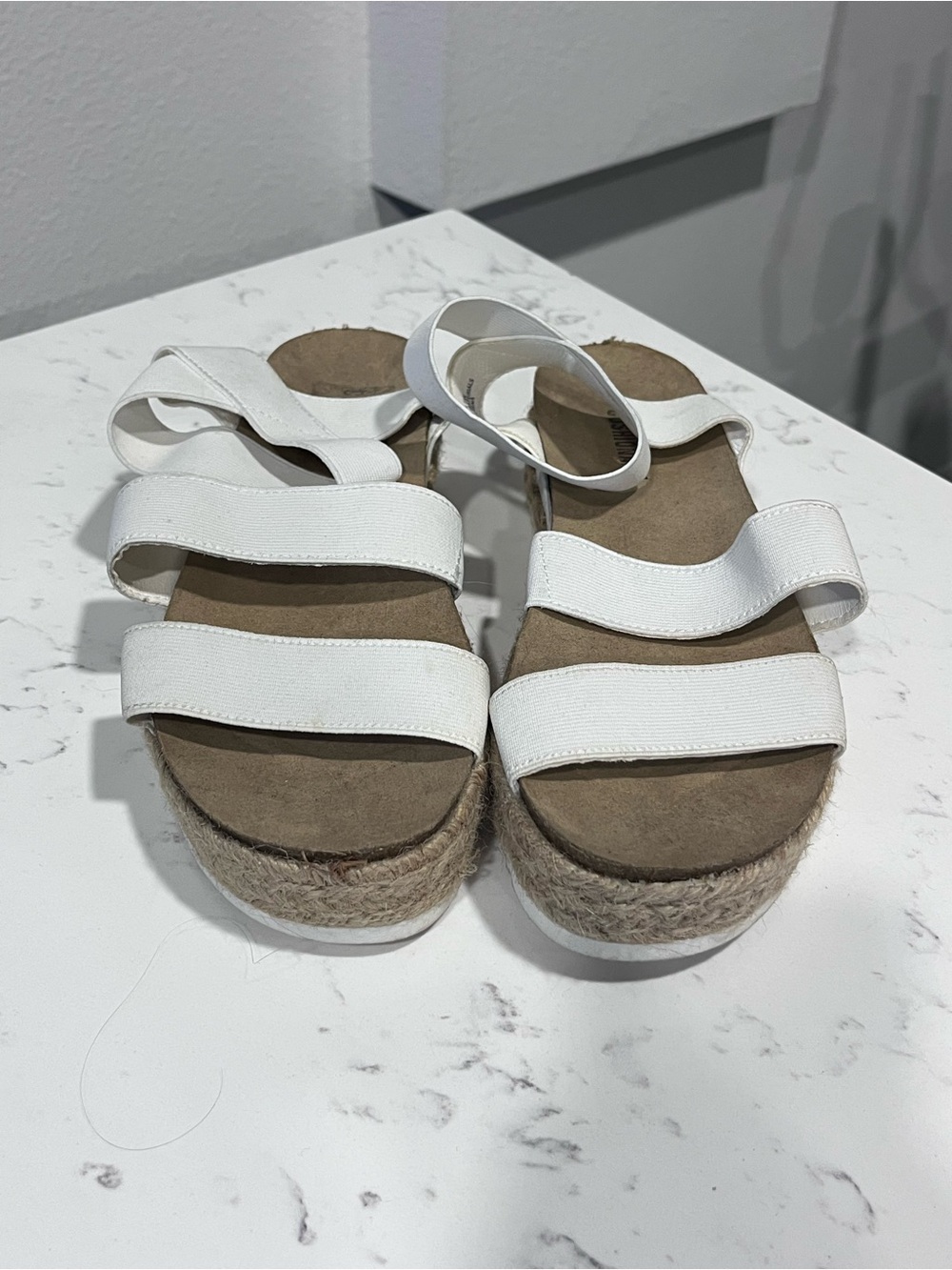 Cushionaire Women’s 8.5 White Espadrille Platform Strappy Sandals
